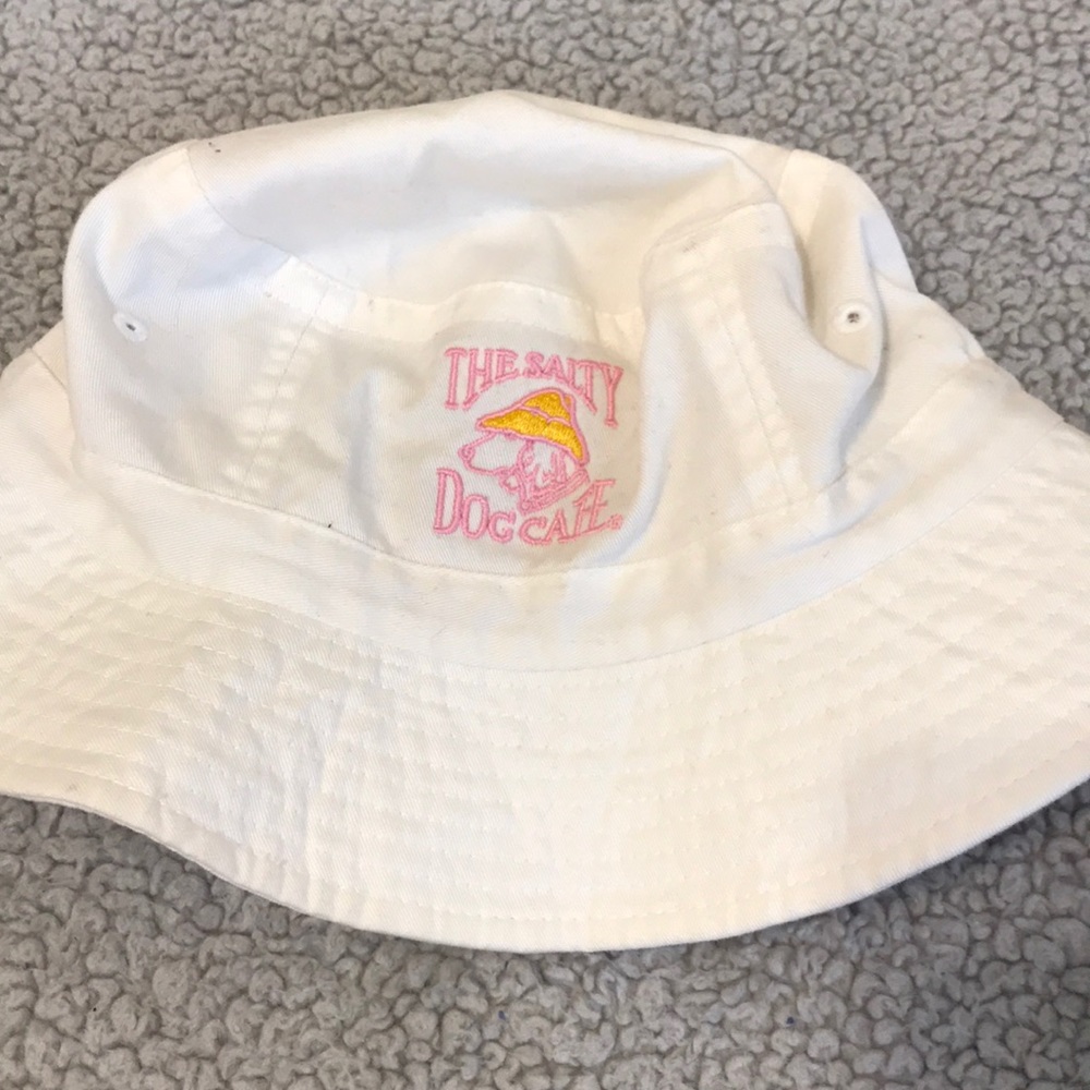 Bucket hat